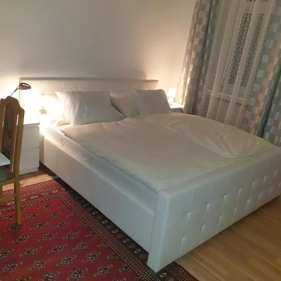 Weisses Appartement contacts