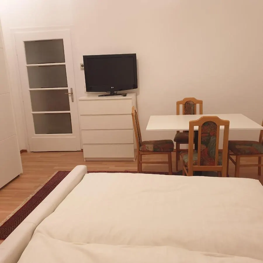 Apartment Weisses Appartement Vienna Austria