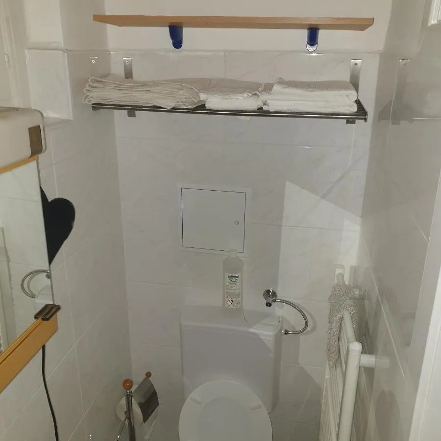 Apartment Weisses Appartement Vienna Austria